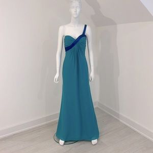 NWT SAMPLE BELLA FORMALS dress size 10 . Light Teal/cobalt. Georgette.Pristine